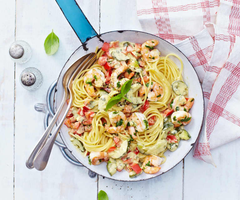 Spaghetti mit Garnelen und Paprika-Gurken-Ragout