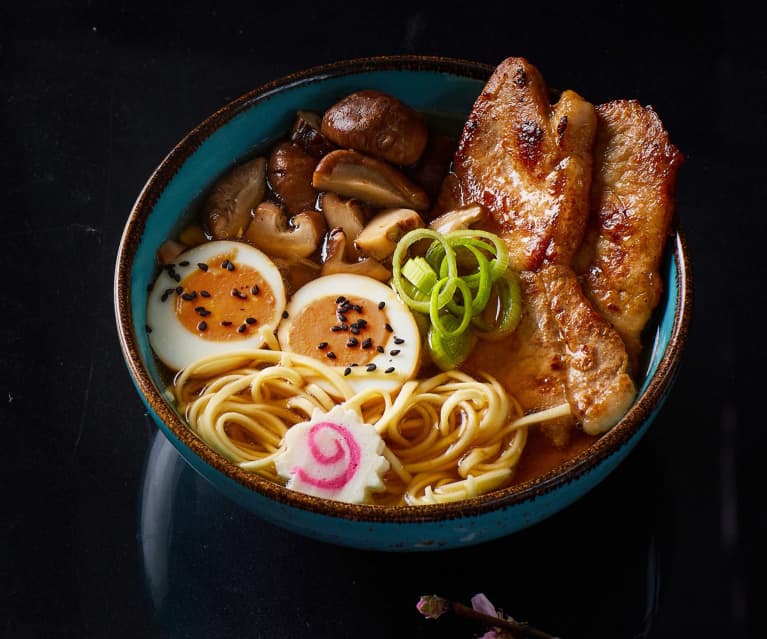 Udon con salsa di miso e pollo - Cookidoo® – the official