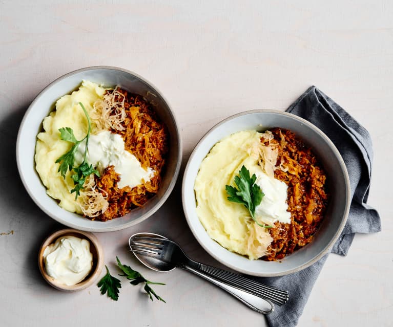 Zuppa di carne trita e lenticchie con purea di patate