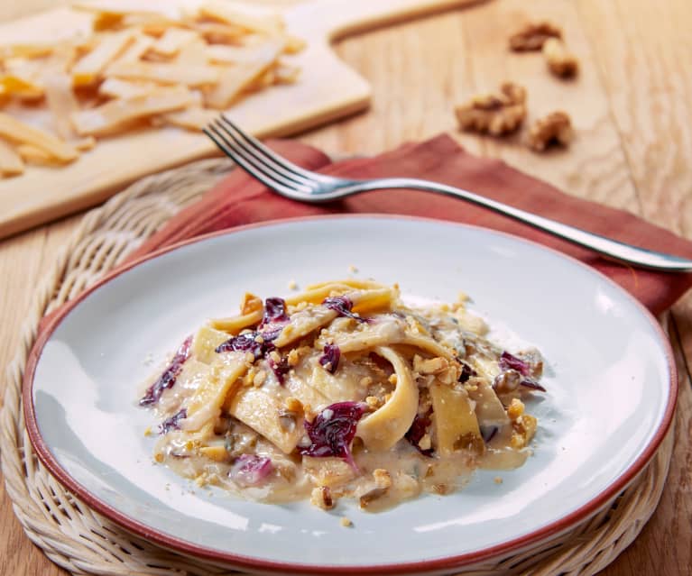 Mezze pappardelle di riso e ceci con radicchio, Gorgonzola e noci