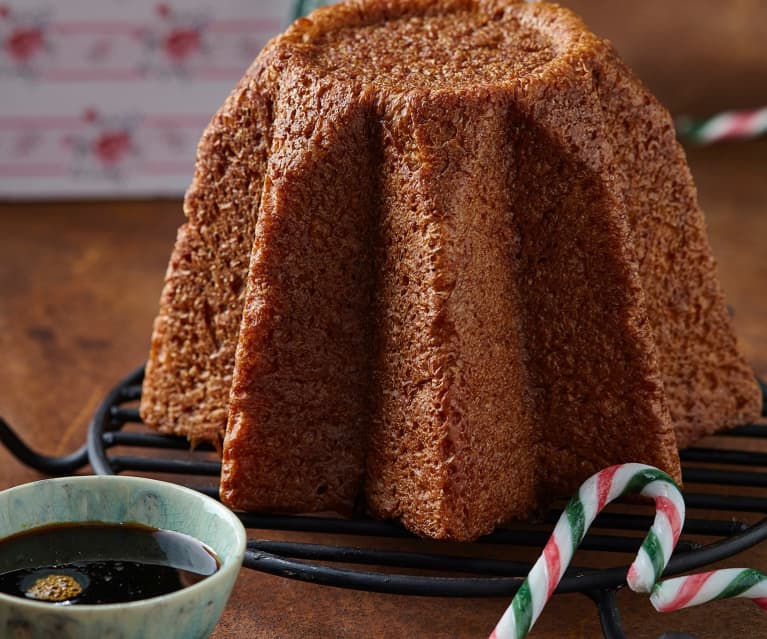 Pandoro al caffè con salsa al caramello