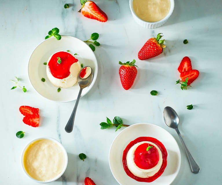 Semifreddo yogurt greco e salsa alle fragole