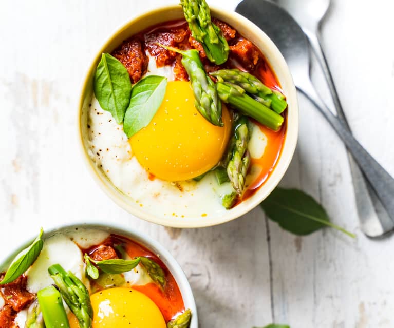 Œufs cocotte au chorizo et asperges vertes