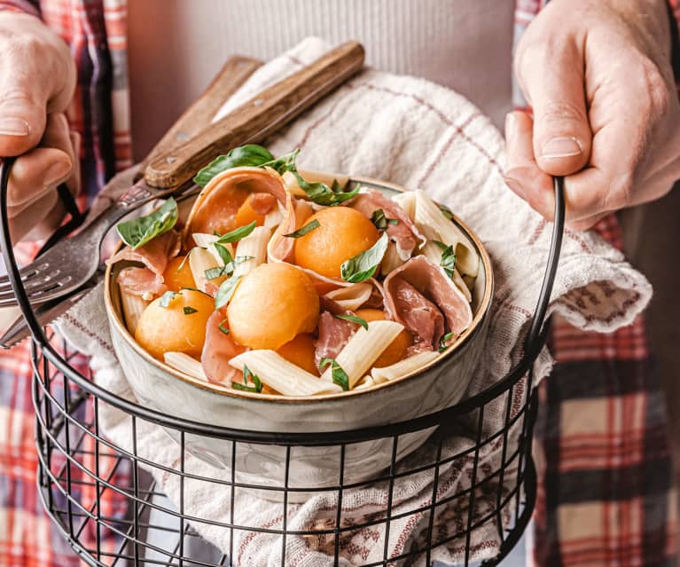 Pâtes fraîcheur au melon, jambon de Parme et basilic