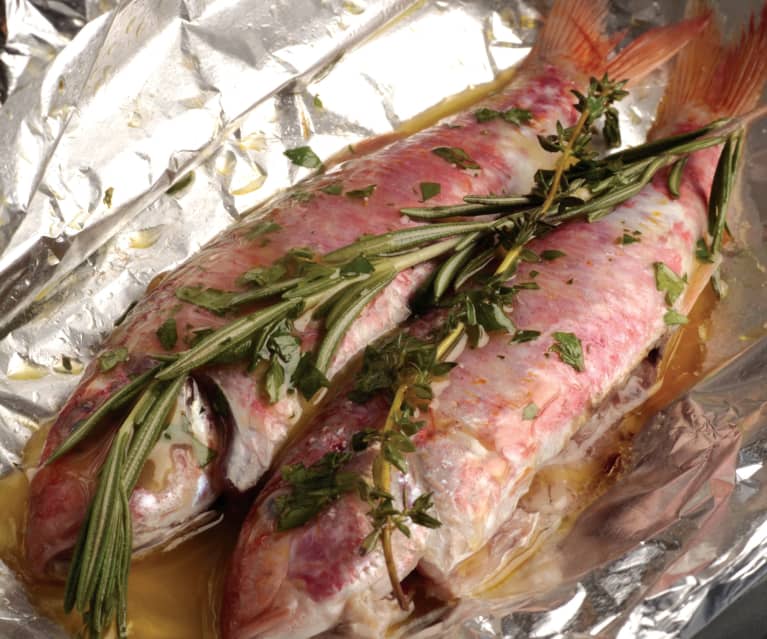 Salmonetes en papillote con guarnición de verduras