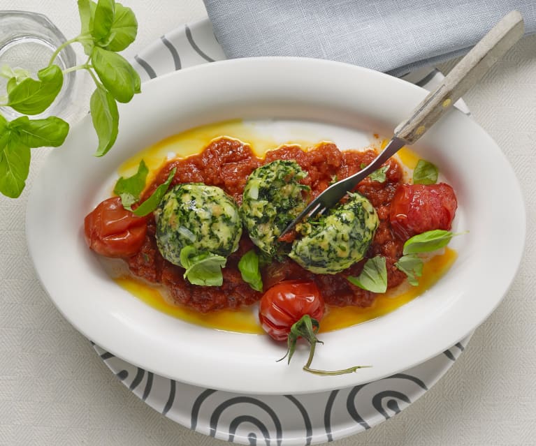 Albóndigas de espinacas con ragú de tomate