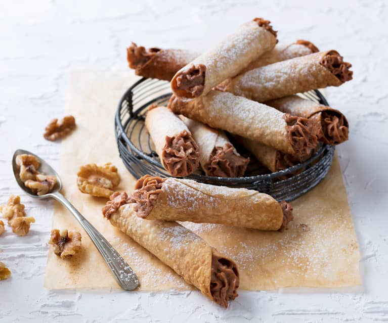 Cannoli de dulce de leche, chocolate y nuez