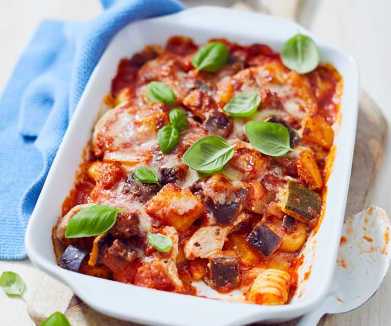 Putenschnitzel-Gnocchi-Auflauf mit Ratatouille-Sauce