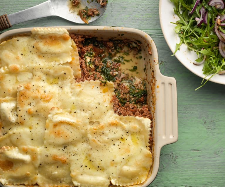 Ravioli-lasagne med salat