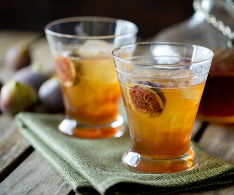 Fig and maple bourbon fizz