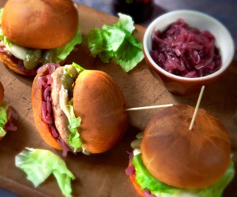 Hamburger di tacchino con composta di cipolle e pane rosso