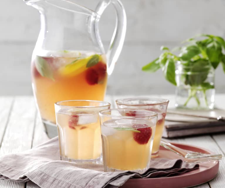 Sangria de framboesa e manjericão