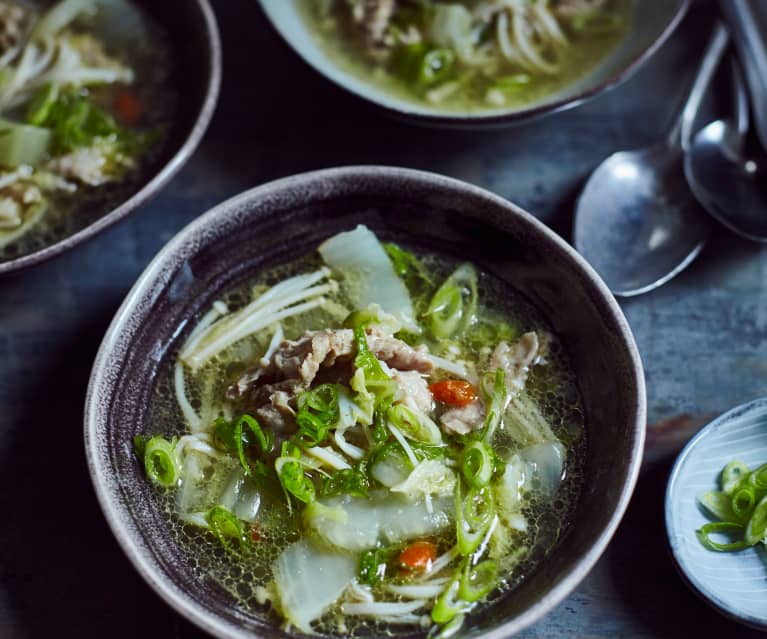 Chinakohlsuppe mit Lamm (羊肉片汤)