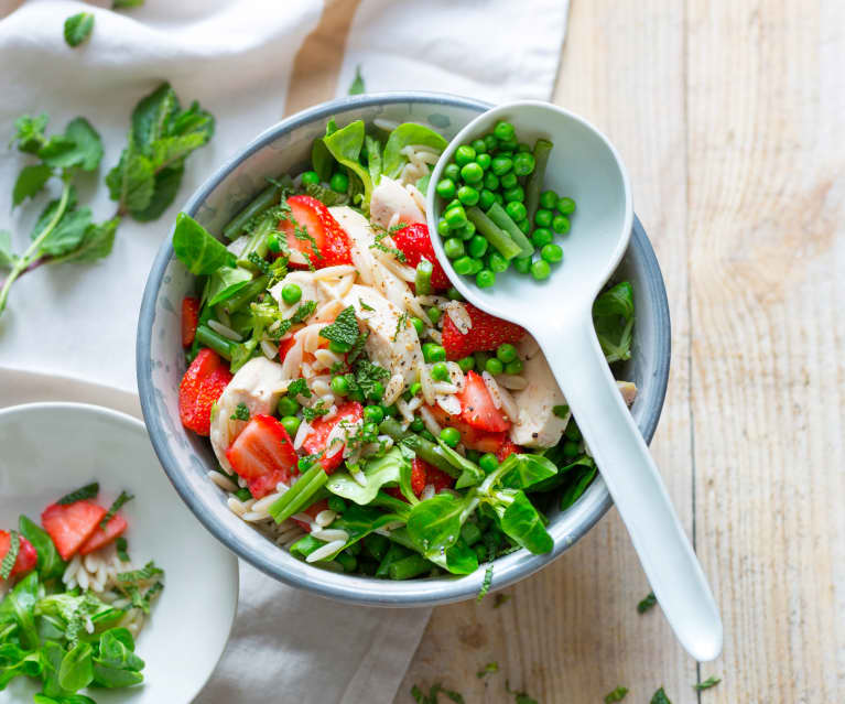 Poulet à la menthe, légumes et fraises