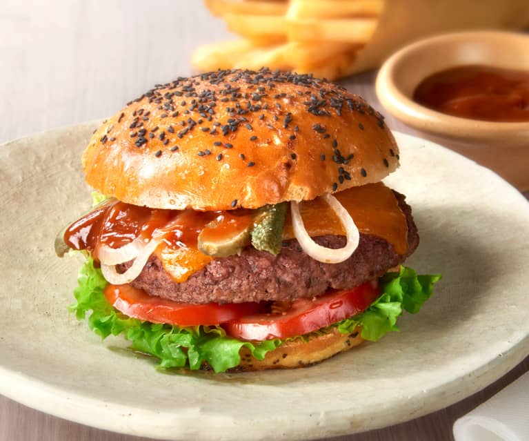 Hamburger di manzo con salsa barbecue