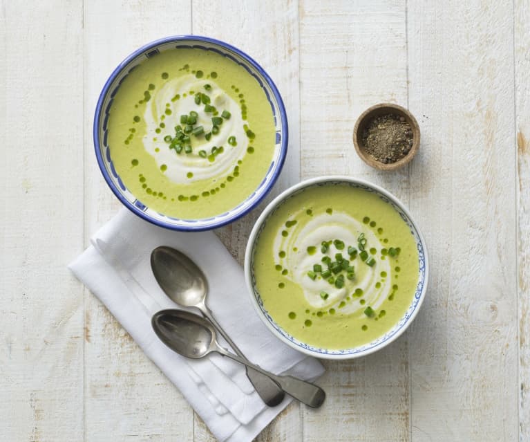 Supă de broccoli și mazăre cu cremă de caju și conopidă