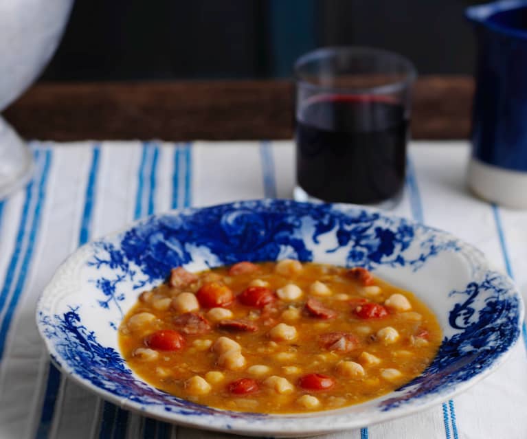 Sopa de grão e linguiça