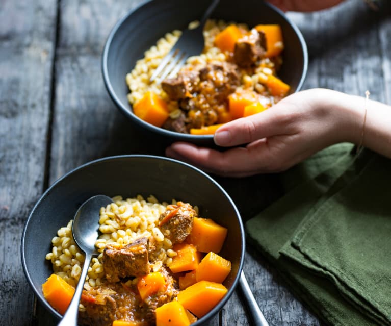 Bœuf à la butternut, au blé et aux herbes