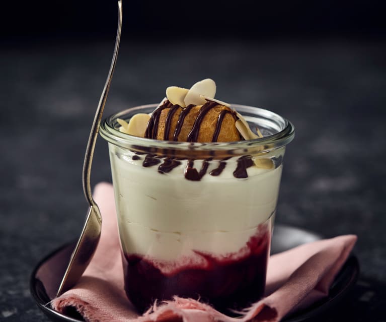 Kirsch-Windbeutel-Dessert