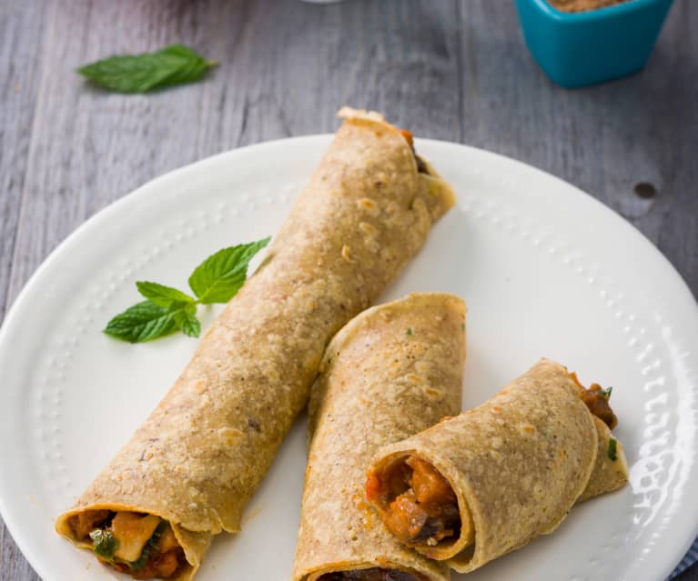 Crêpes de harina de garbanzos rellenas de ensalada de berenjenas Crêpes de harina de garbanzos rellenas de ensalada de berenjenas