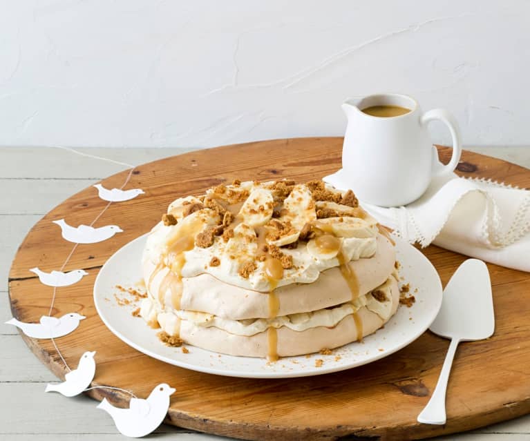 Gingerbread pavlova stack