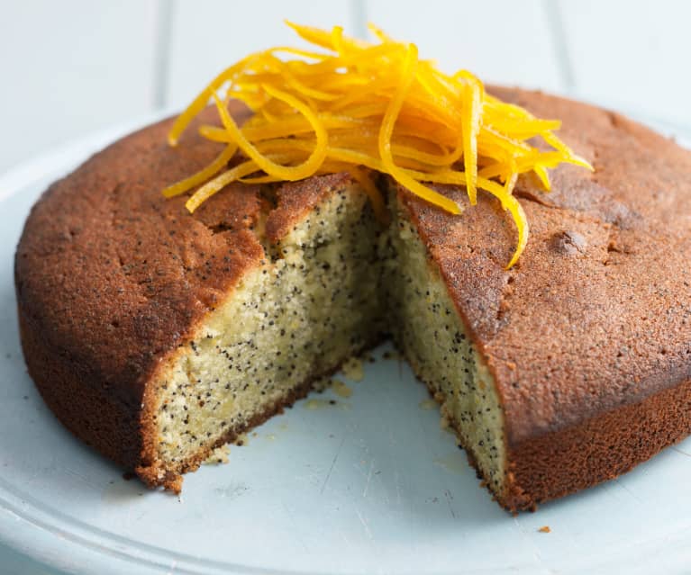 Bizcocho de leche condensada y naranja con semillas de amapola