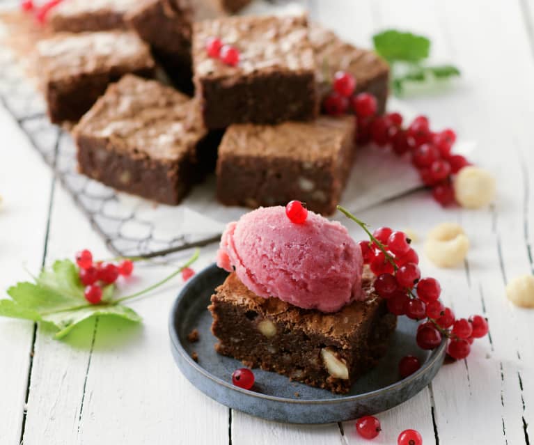 Brownies mit Ribiselsorbet