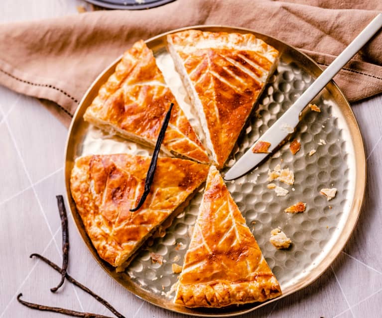 Galette des Rois frangipane au chocolat et fève Tonka