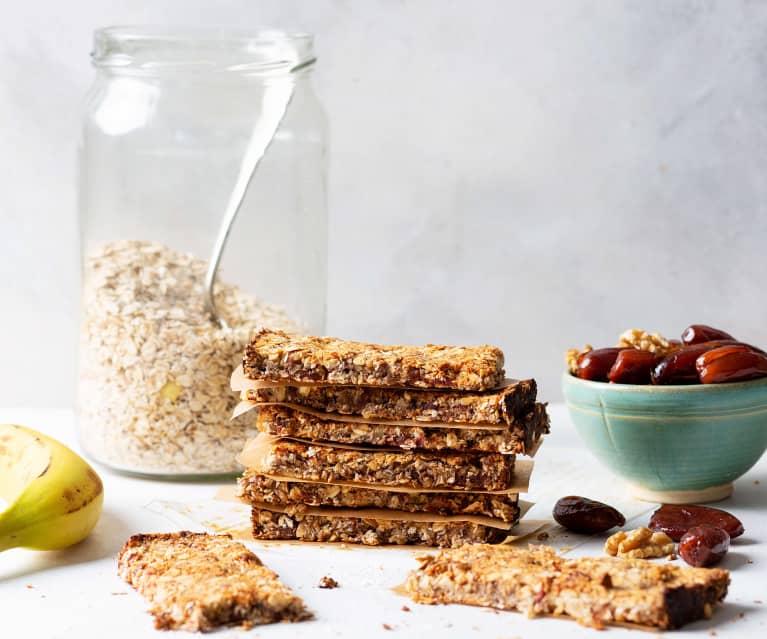 Barritas de avena, almendra y coco. Receta de cocina fácil