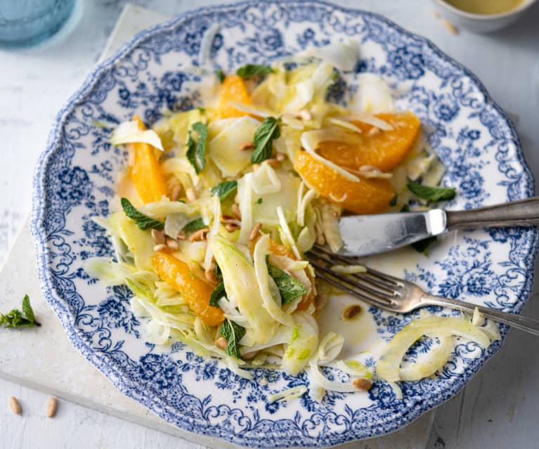 Fenchel-Orangen-Salat mit Pinienkernen Fenchel-Orangen-Salat mit Pinienkernen
