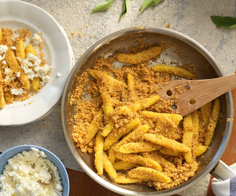 Schupfnudeln mit Salbeibröseln und Topfen