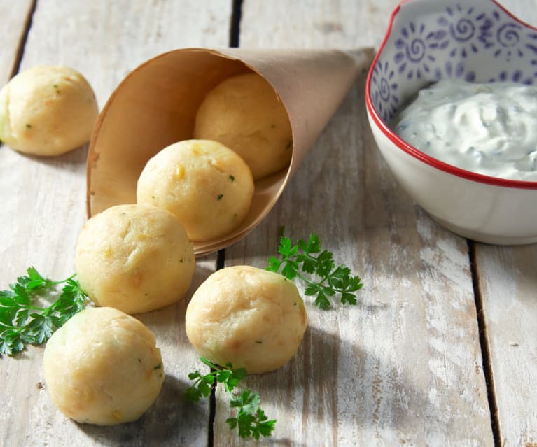 Fish balls with yoghurt sauce