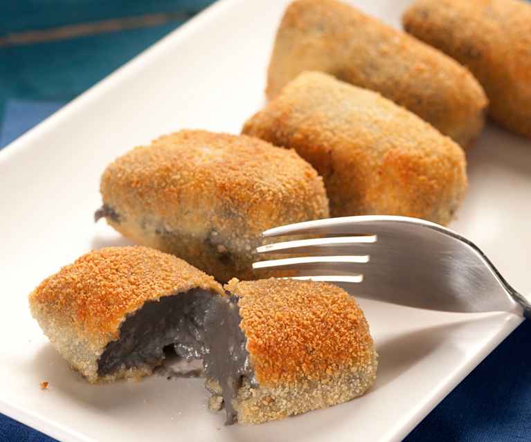 Croquetas negras de chipirones Croquetas negras de chipirones