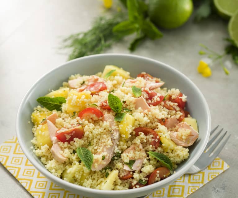 Cuscús de salmón al vapor con piña