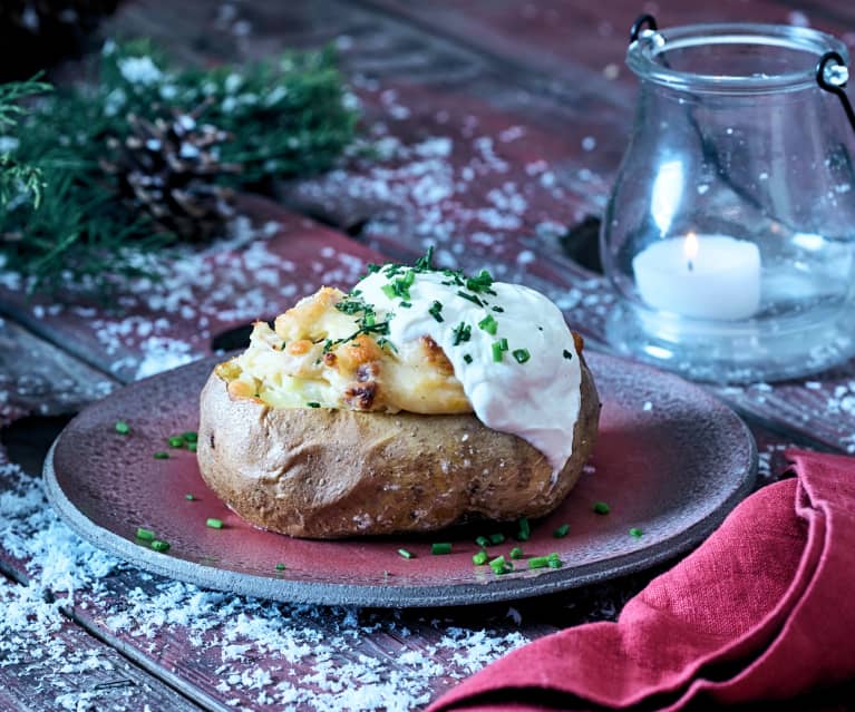 Gefüllte Ofenkartoffeln mit Sour-Cream-Dip