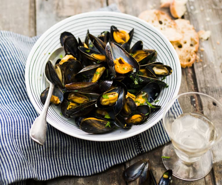 Moules à la crème et au vin blanc facile : découvrez les recettes