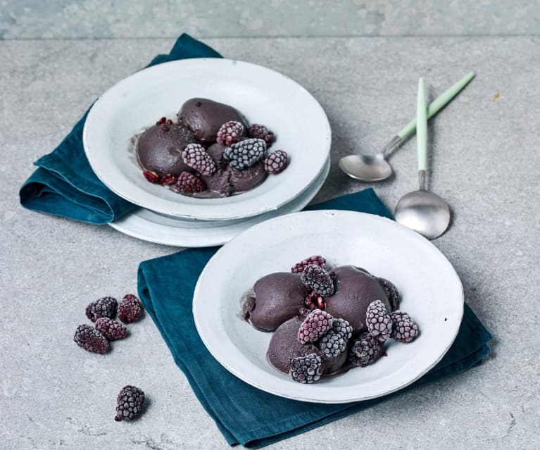 Liquorice ice cream with blackberries (George Calombaris