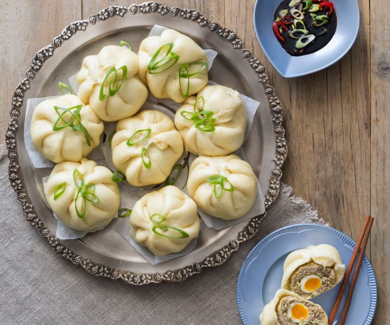 Banh bao (steamed pork buns)