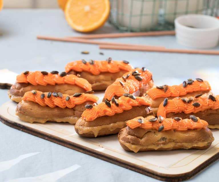 Eclairs de crema de calabaza con frosting de mantequilla a la naranja