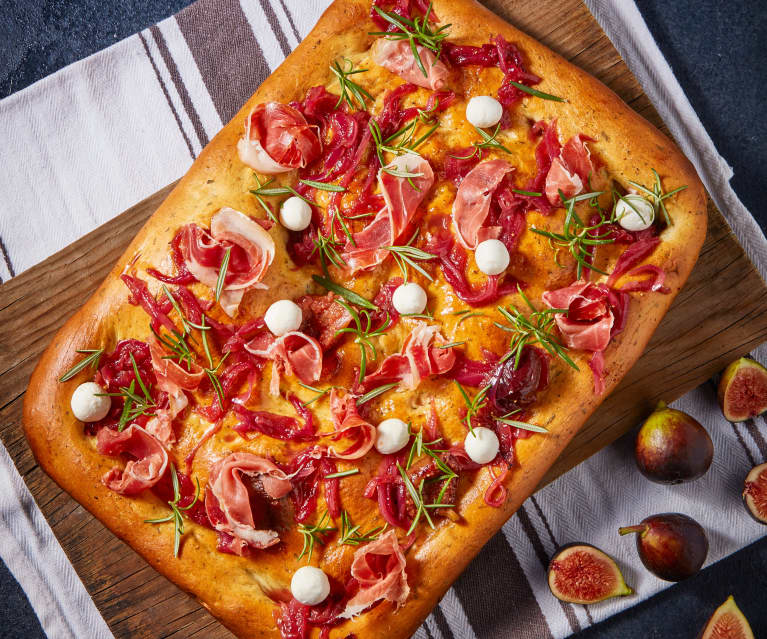 Focaccia con queso de cabra, higos y cebolla caramelizada