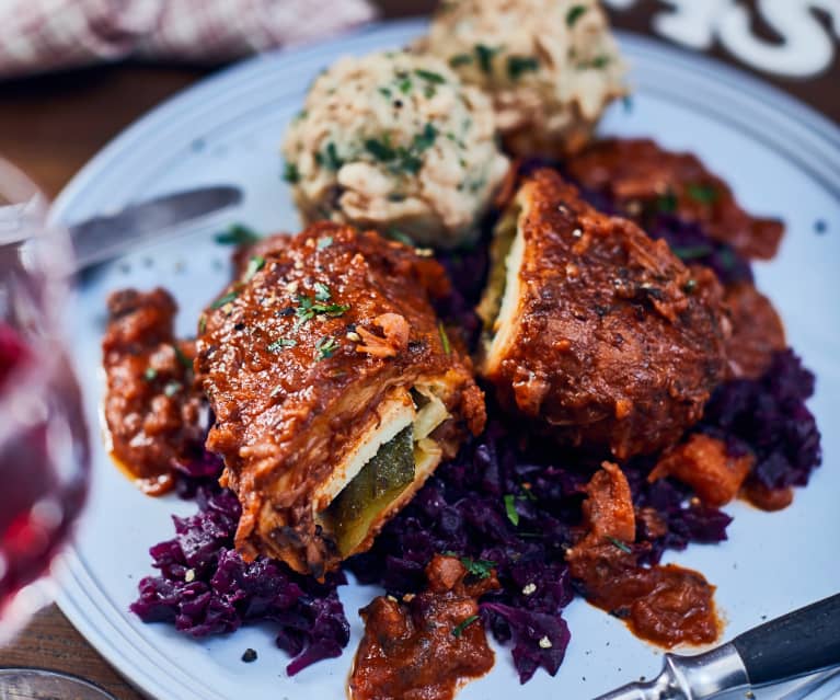 Vegane Rouladen mit Knödeln und Rotkraut