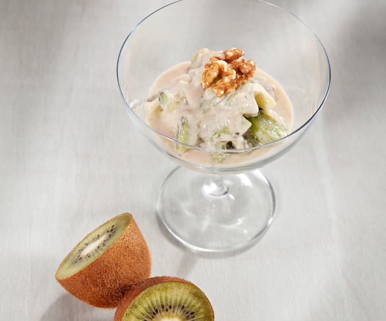 Postre de kiwi con salsa de yogur y vainilla