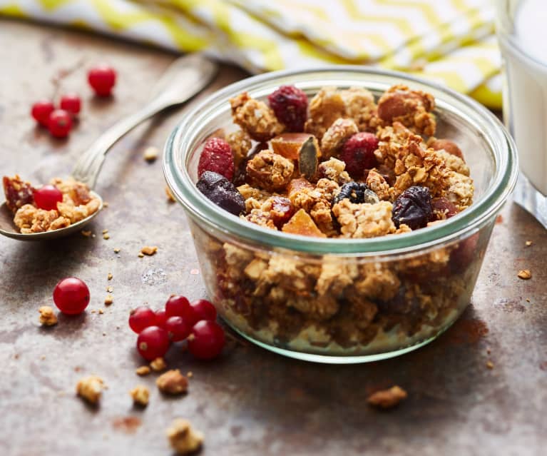 Granola aux fruits et noix de coco