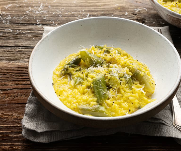 Kuşkonmaz ve Safranlı Risotto