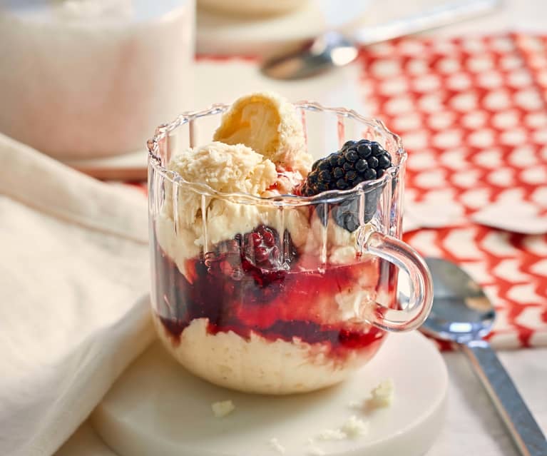 Brombeer-Raffaello®-Trifle