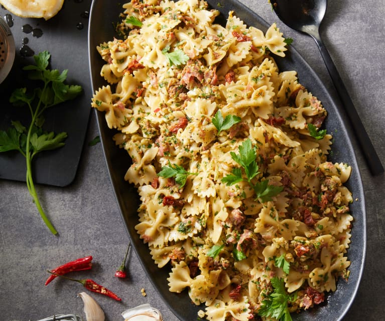 Lauwarmer Fenchel-Farfalle-Salat mit Salami