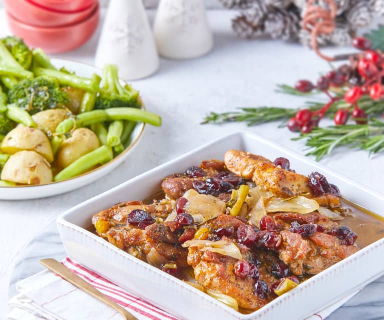 Pollo con arándanos y romero al horno