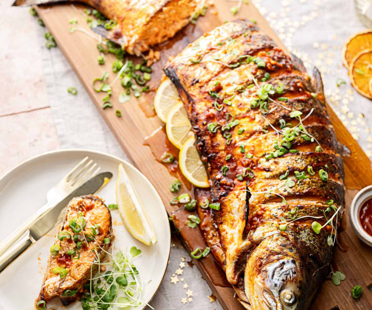 Salmone con miso e salsa gochujiang piccante