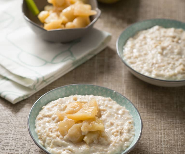 Porridge mit Birnen-Kompott Porridge mit Birnen-Kompott