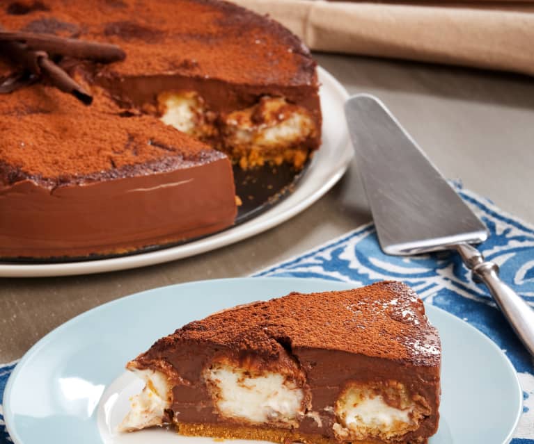 Torta al cioccolato con profiteroles